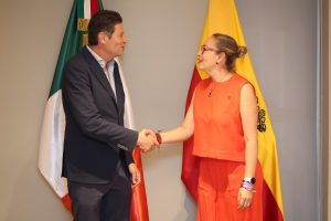 Ofrece Alfonso Martínez ruta a Yarabí Ávila para saldar históricos adeudos de UMSNH