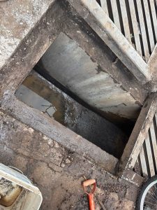 Jefatura de Tenencia de Capula refuerza limpieza de alcantarillas para prevenir inundaciones